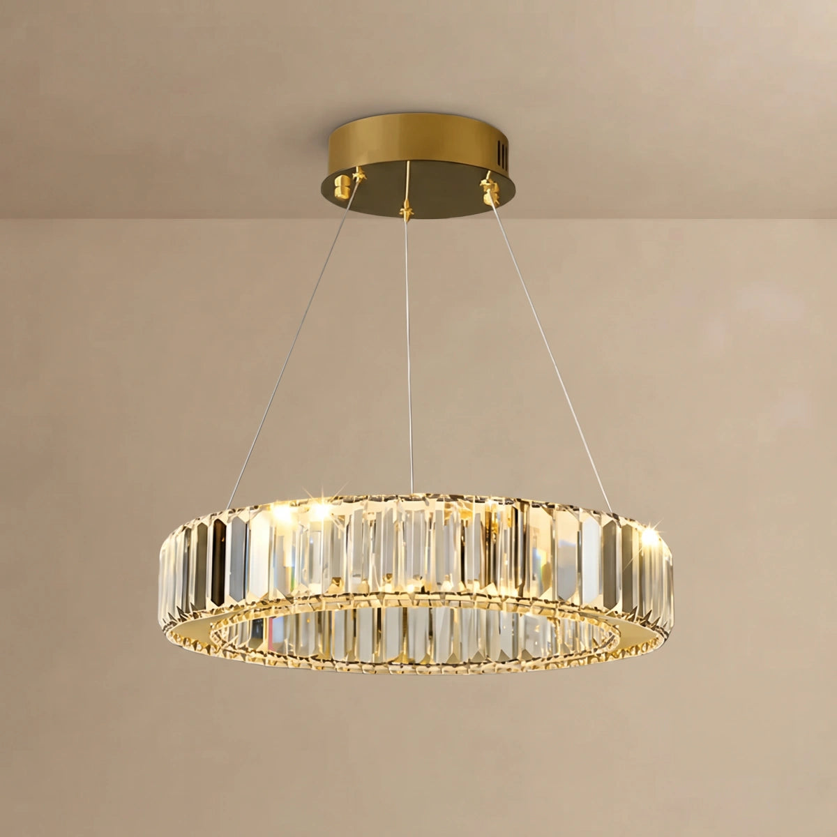 Modern Interlaced Ring Pendant Light — Radiant Gold Layered Design for Upscale Interior