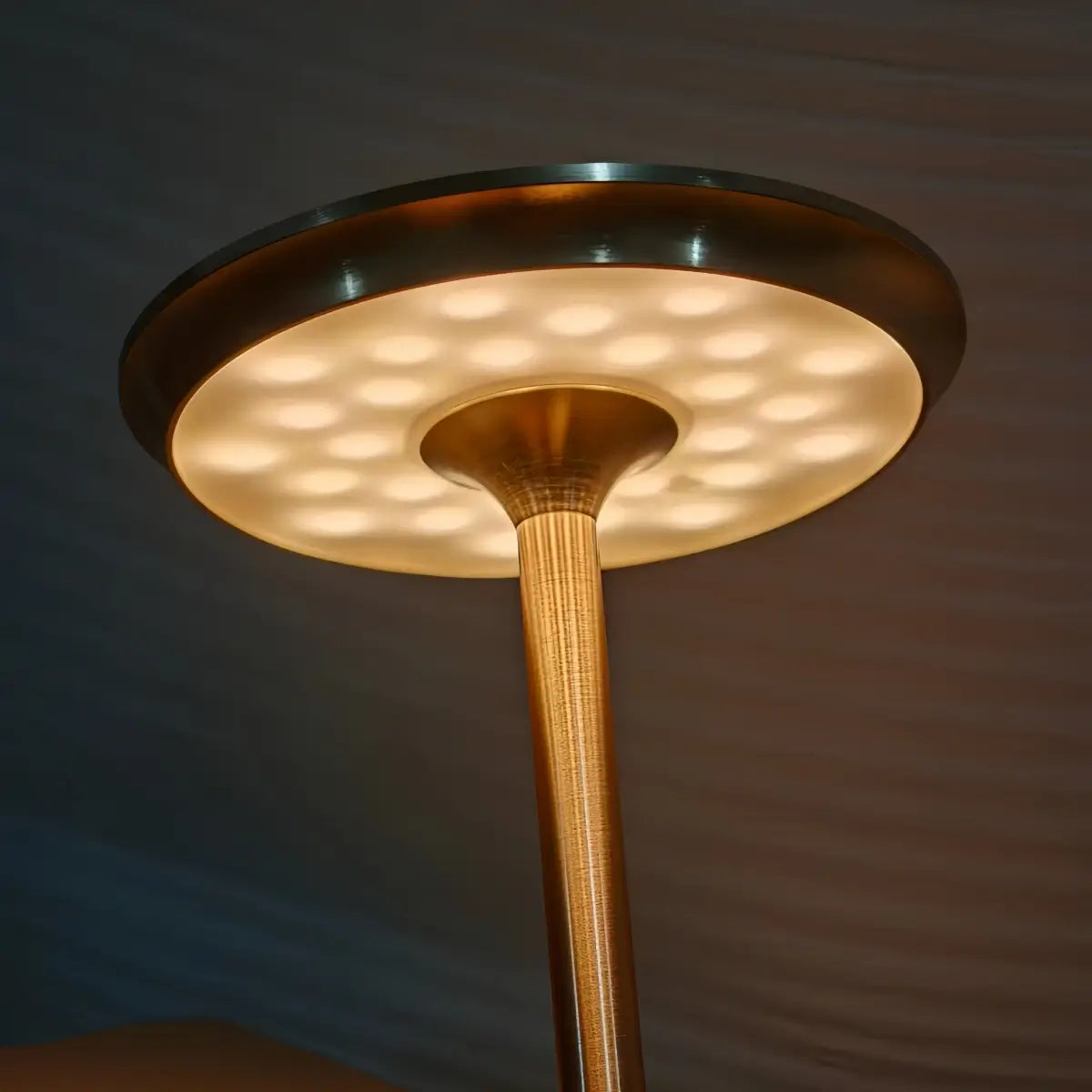 Arcato Modern Rechargeable Table Lamp – Touch Dimming & 3 Color Temperatures