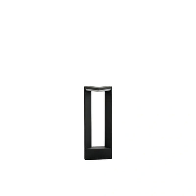 Minimalist_Right-Angle_Outdoor_Pathway_Light