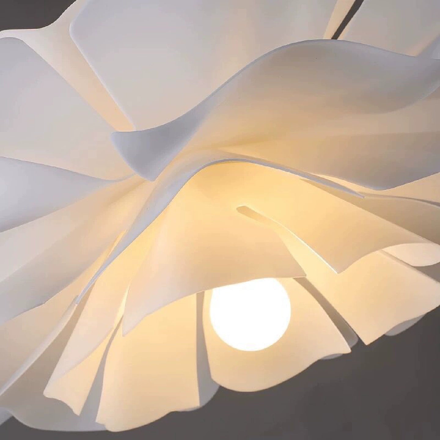 Crema Modern Flower-Shaped Pendant Light – White Metal/Acrylic for Dining Room